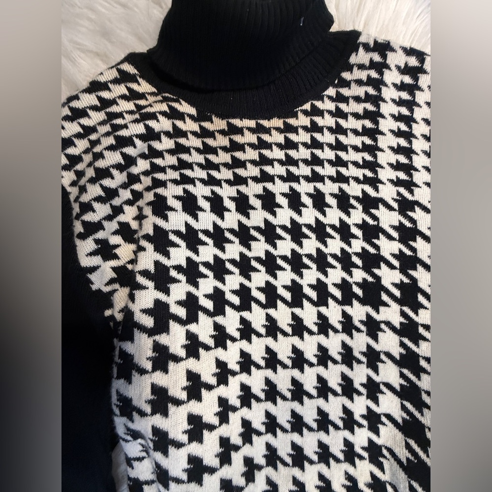 Nina Leonard Black and White Houndstooth Turtleneck Sweater - Picture 7 of 10